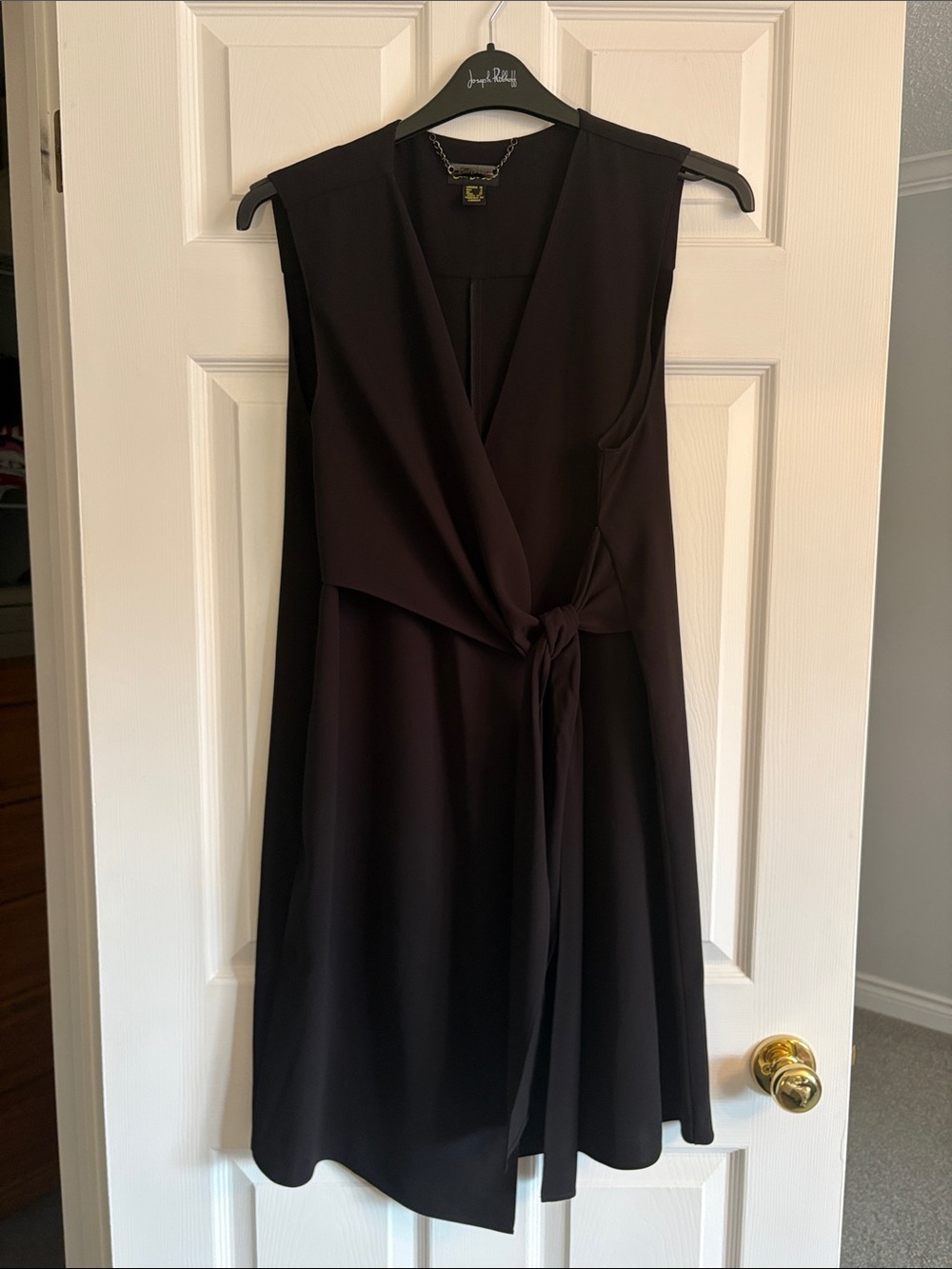 CARTISE Sleeveless Black Wrap-Front Midi Dress with Tie